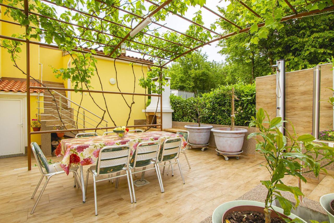 Apartmani Justic Njivice Exterior foto